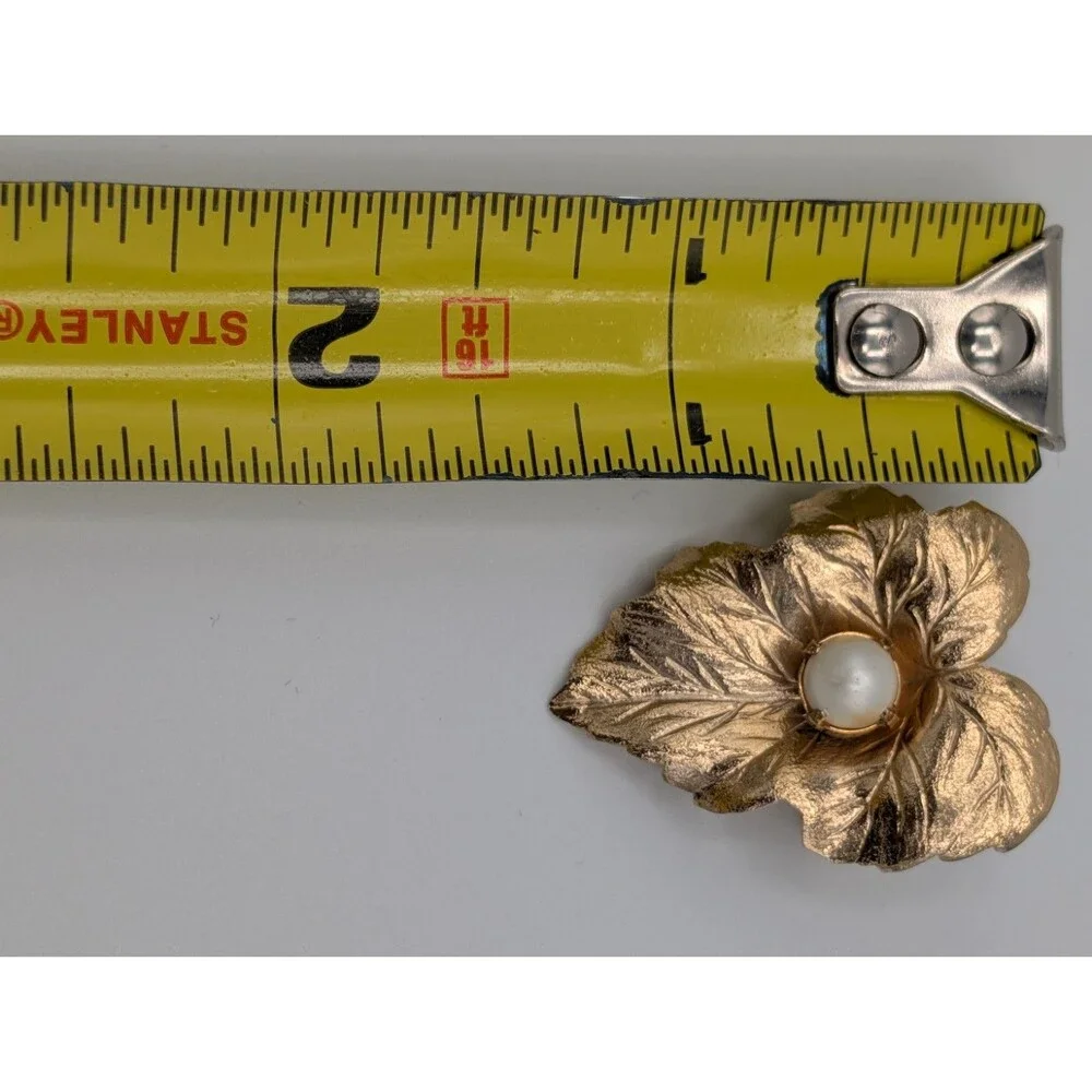 Vintage 1960s Sarah Coventry Small Leaf Faux Pearl Pin Brooch Gold Tone Heirloom